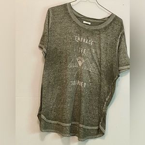 Maurice’s graphic t shirtt